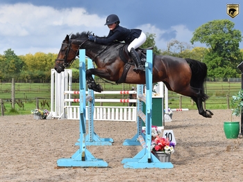 Aimee Paxton & Eyre Diva Dior win the Scottish Branch JC Outdoor Junior Championship
